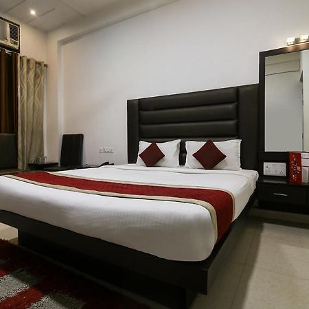 Hotel Madhushrie Agra  Buitenkant foto