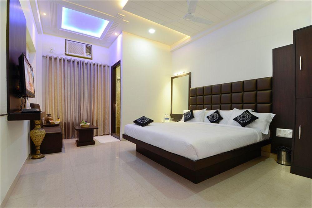 Hotel Madhushrie Agra  Buitenkant foto