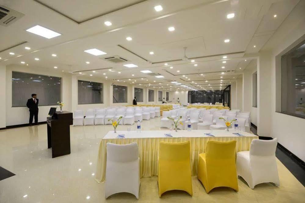 Hotel Madhushrie Agra  Buitenkant foto