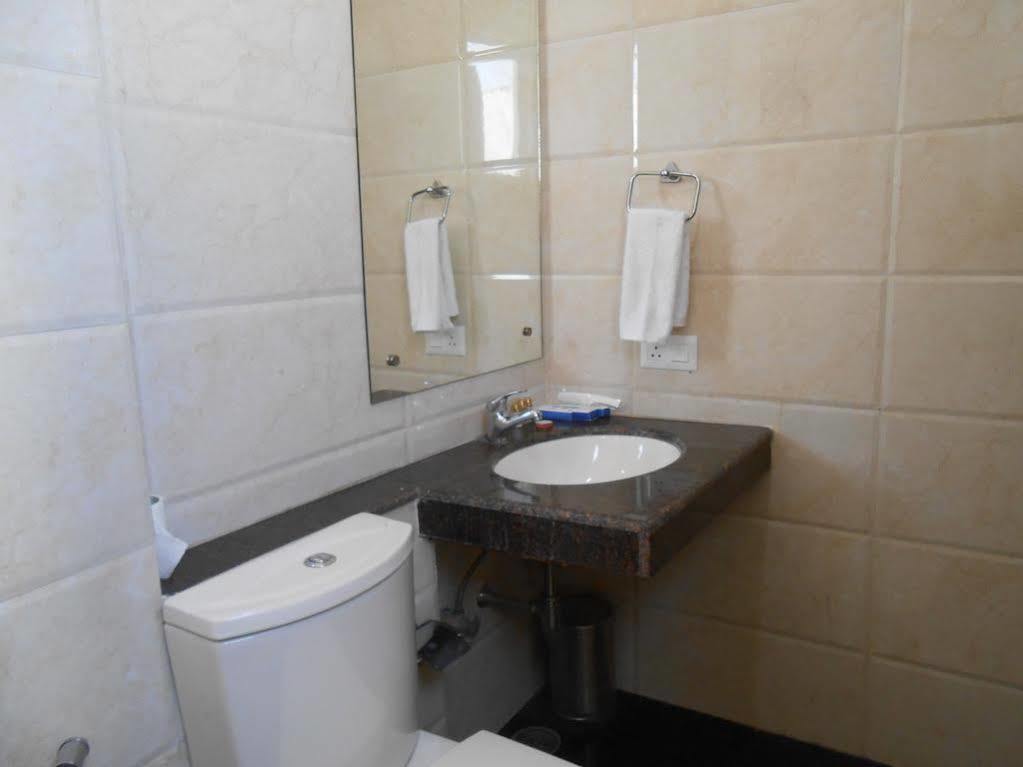 Hotel Madhushrie Agra  Buitenkant foto