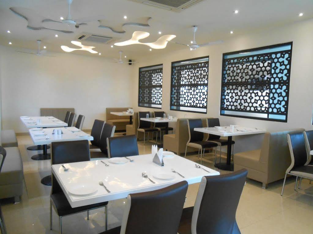 Hotel Madhushrie Agra  Buitenkant foto