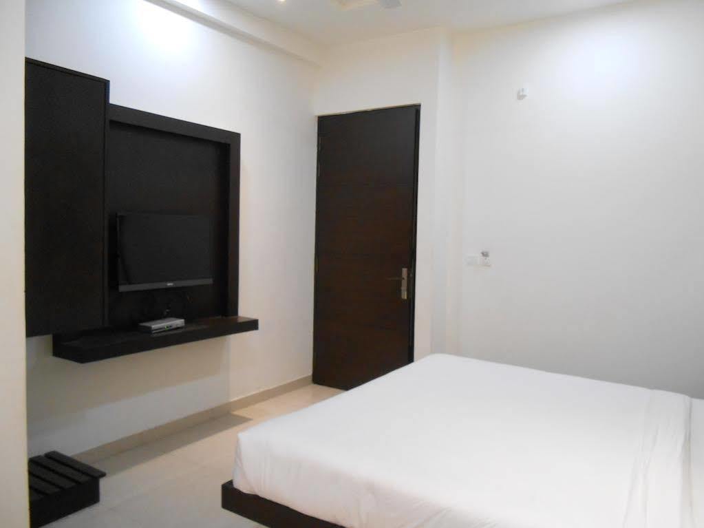 Hotel Madhushrie Agra  Buitenkant foto