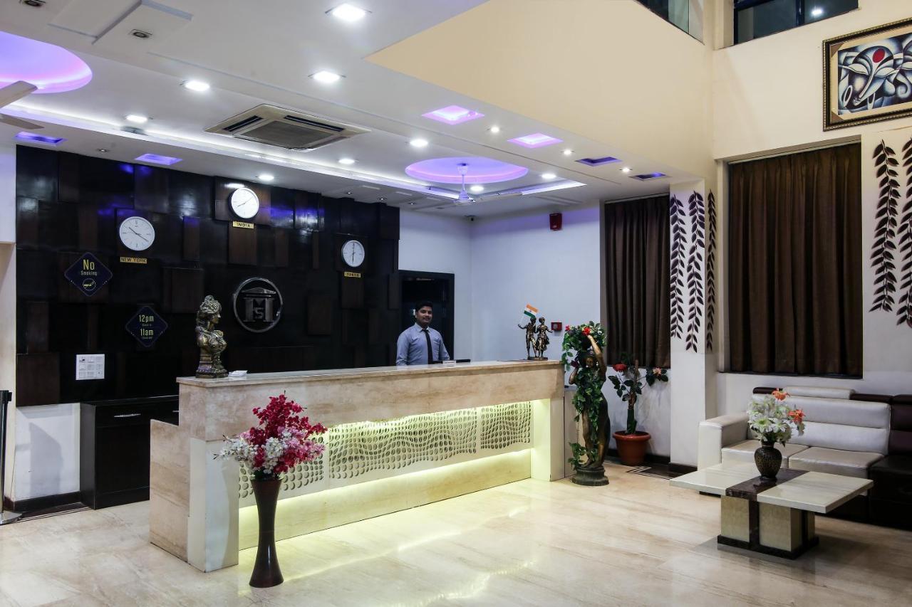 Hotel Madhushrie Agra  Buitenkant foto