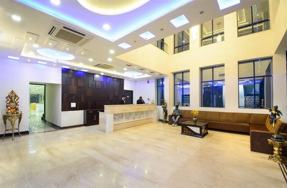 Hotel Madhushrie Agra  Buitenkant foto